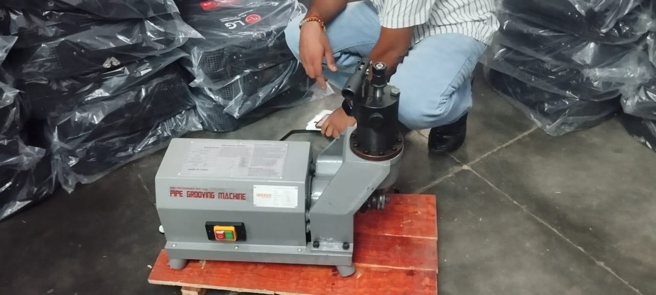 Three roll Pipe Threading Machine